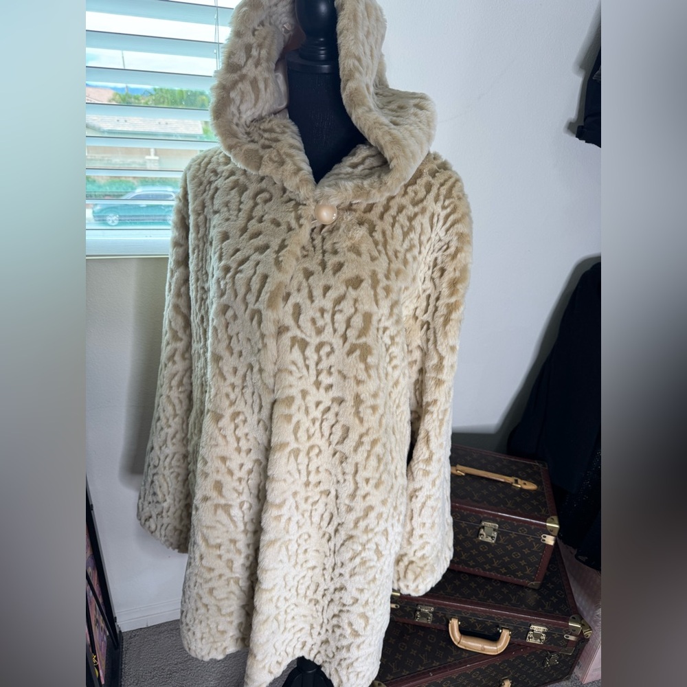 Dennis Basso Cream Teddy Jacket with Hood - Picture 4 of 15